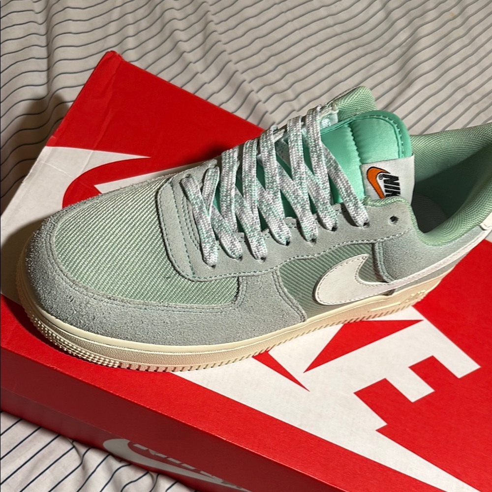 Air Force 1 '07 LV8 'Certified Fresh - Enamel Green'